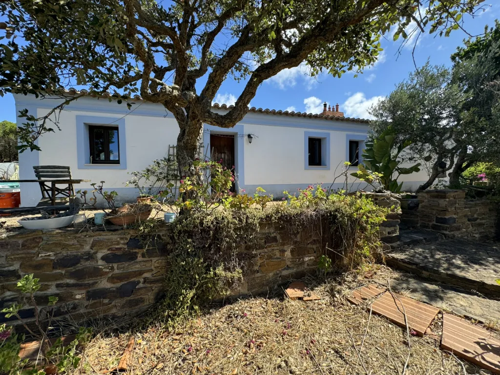 Moradia T3 no campo, perto de Lagos com 15 ha - Negociável