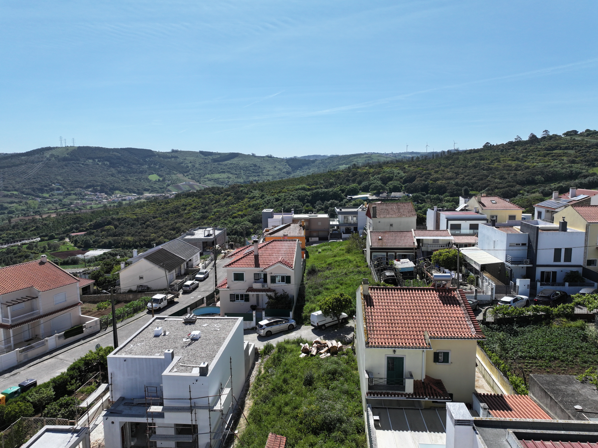 Lote Urbano com Proj. Aprovado para Moradia T3 c/ Cave, & Logradouro!