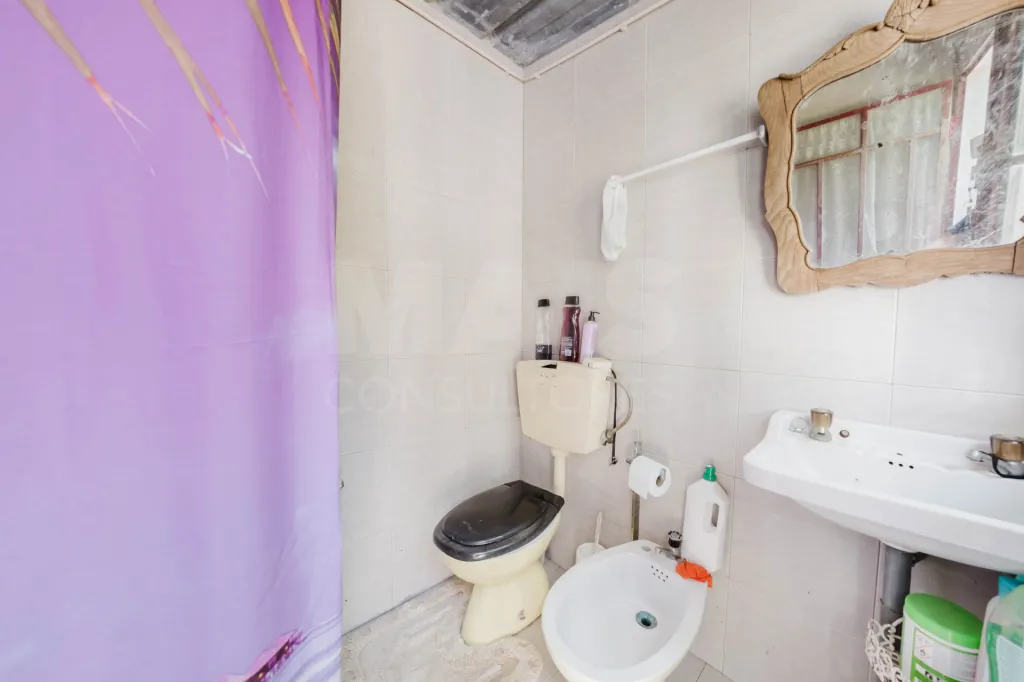 Moradia T2 em Alcanede, Santarém com Jardim e Terreno Urbano