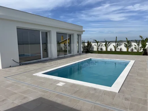 Moradia T3 NOVA com piscina em Capelas, Lourinhã