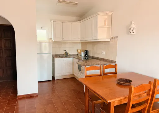 T1 na Vila Senhora da Rocha | Praia a 70 m | 4 Piscinas | 9 Hectares de Jardins| Caminhadas em Segurança Porches – Lagoa – Algarve | T1 onde pode deixar o carro estacionado e viver o Algarve a pé.