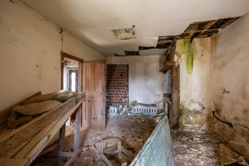 Moradia Térrea para Reabilitar com Terreno, Vista Mar e Vista Sítio da Nazaré – Bárrio, Alcobaça