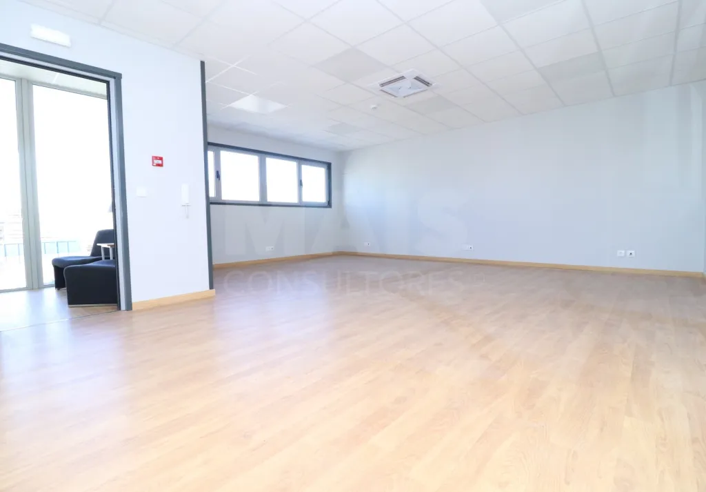 Pavilhão Industrial novo no Carregado com 624 m2 de Terreno e 312 m2 de Construção