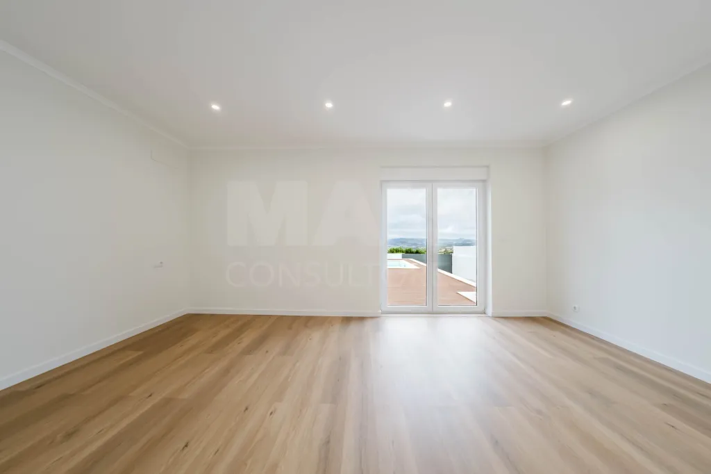 Moradia Geminada T3, Totalmente Remodelada