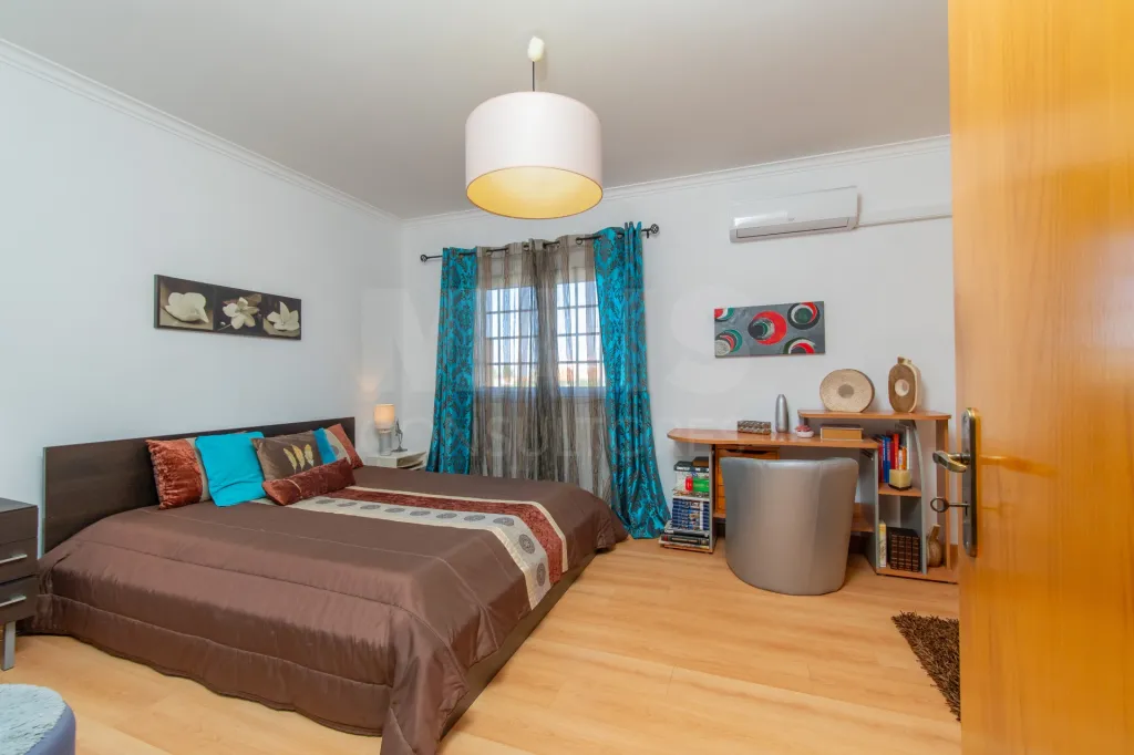 Moradia T2+2 totalmente remodelada com piscina aquecida no Porto Alto