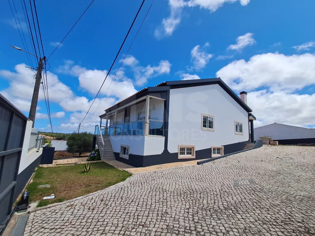 Moradia T3 mobilada e equipada no Nadadouro