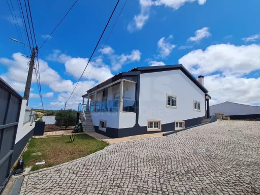 Moradia T3 mobilada e equipada no Nadadouro