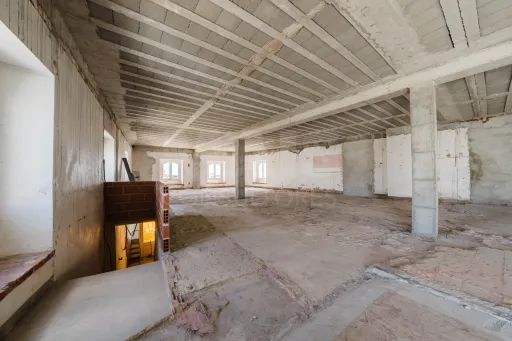 🌊 Prédio Exclusivo de 600 m² na Avenida Mais Prestigiada de Peniche com Vista Mar