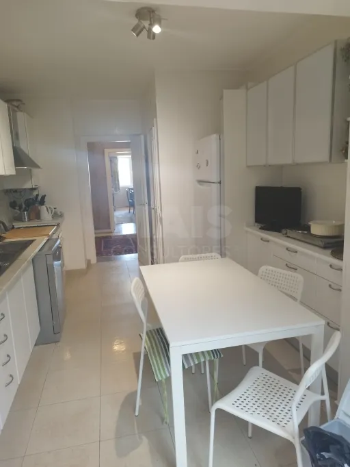 Apartamento T4 ao lado do metro das Olaias com dois lugares de parqueamento