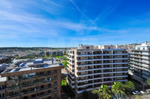 T3 + 1 Duplex com Box para 2 carros e Terraço | Colinas do Cruzeiro, Odivelas