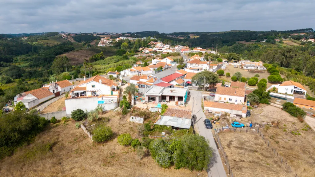 Moradia T3 térrea NOVA em Salir de Matos