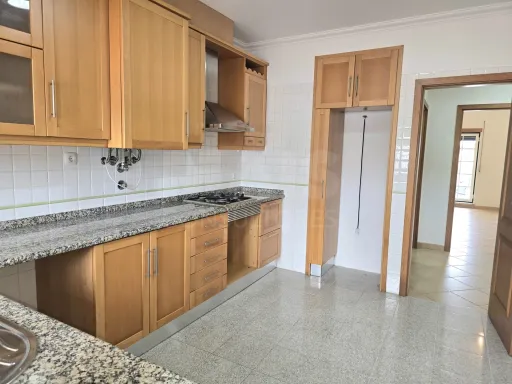 Moradia T4 com Terraço, Jardim e Garagem Fechada – Vale Maceira, Alfeizerão