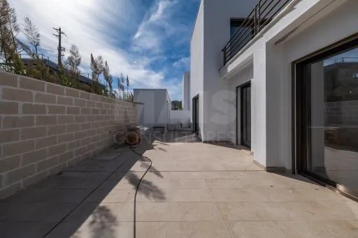 Moradia T3 (3 Suítes) com piscina e jardim - Salir do Porto