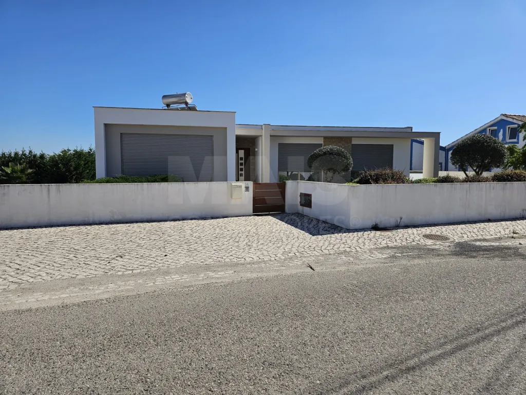 Moradia T4 com Piscina