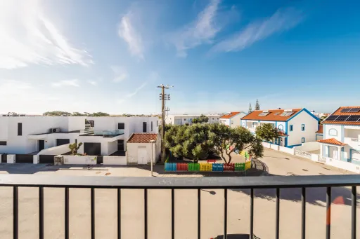 Apartamento T2 Novo com Garagem Privativa e Varanda Ampla em Ferrel junto ao Baleal Fracção G
