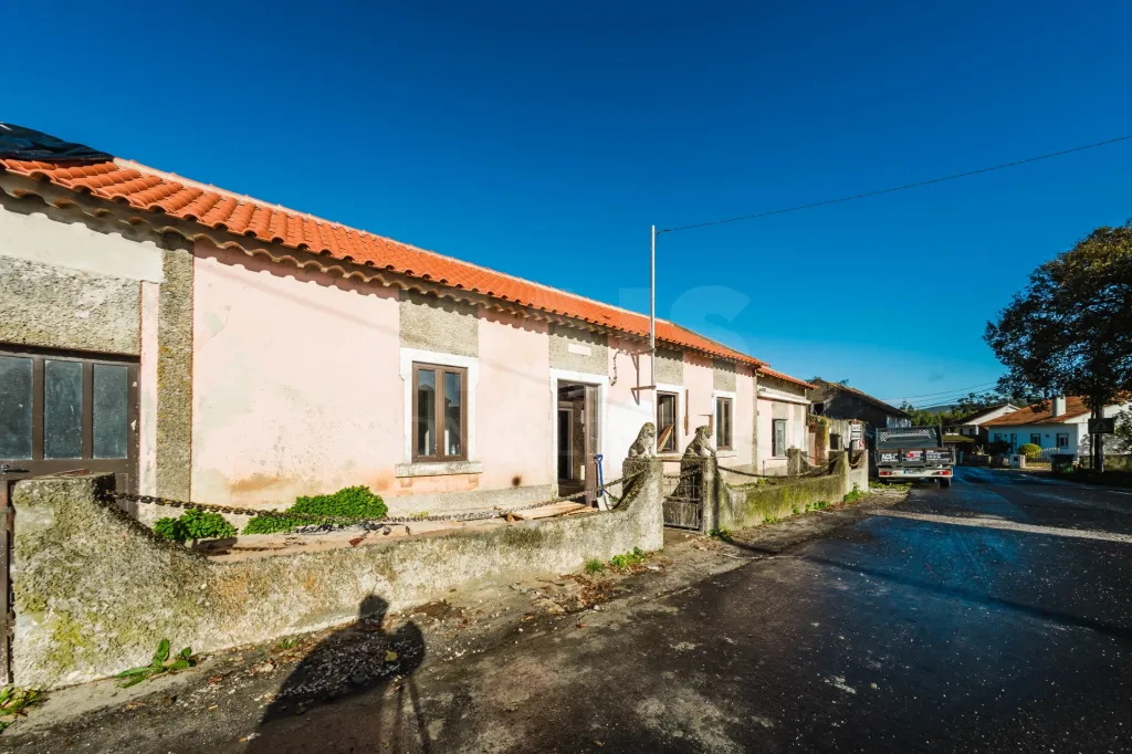 Moradia Térrea T2+1 c/ 2 casas de banho e logradouro