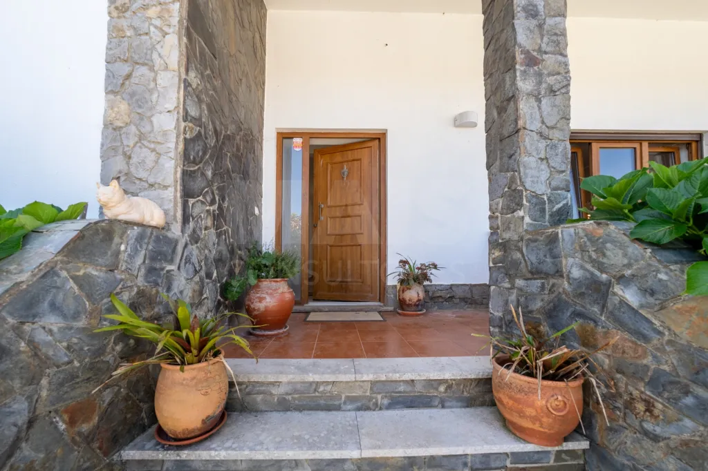 Moradia T3+2 com piscina e jardim a 8km de Caldas da Rainha