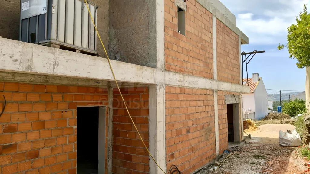 Moradia T4 c/ Suite, Jardim, Piscina & Parqueamento!