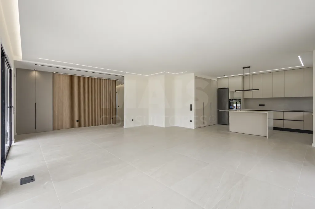 Moradia T3+1 NOVA com piscina em terreno de 2098m2