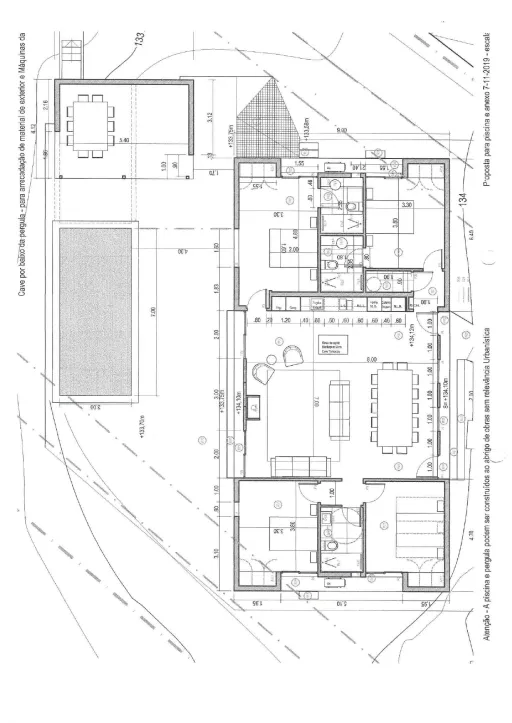Moradia T4 térrea contemporânea com anexo T2 independente | Lote com 10.400 m² | Alvorninha