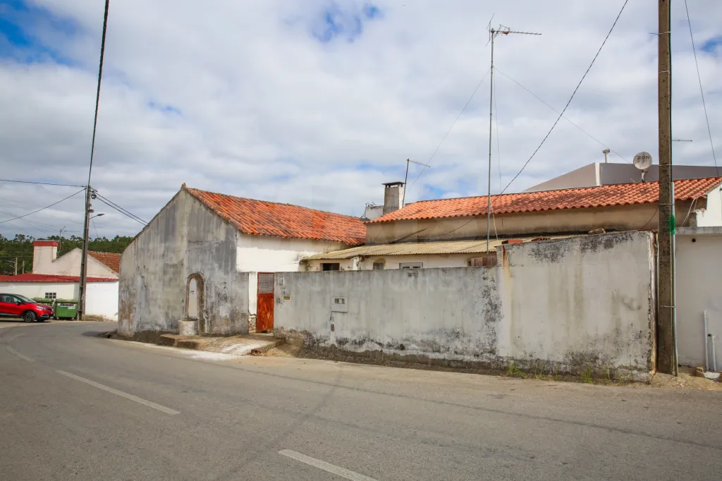 Moradia T1 para remodelar no Maxial | Torres Vedras 🏡