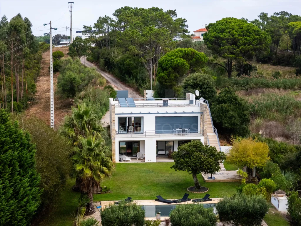 Contemporary Villa with Pool and Garden - Near Óbidos Lagoon