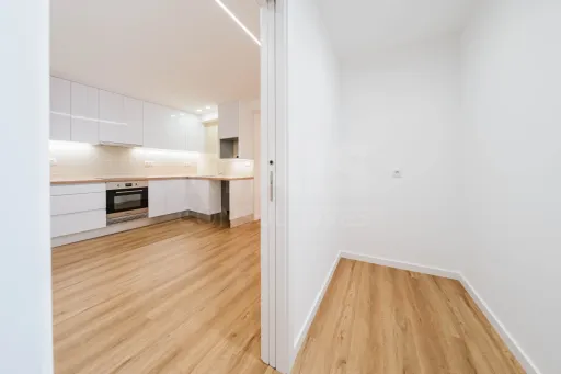 Moradia totalmente remodelada no coração de Peniche!