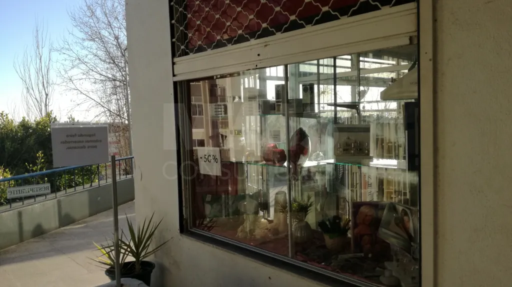 Loja/ Espaço comercial localizado na  Rinchoa