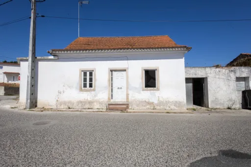 Moradia com rooftop e enorme potencial entre Caldas da Rainha e Santa Catarina
