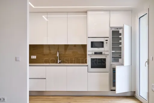 2 bedroom apartment with 2 parking spaces