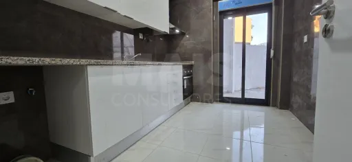 Renovated 3-Bedroom Ground-Floor Apartment with Patio in Benavente