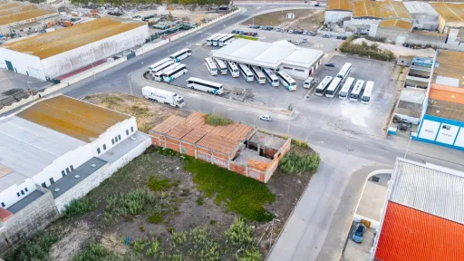 Terreno Urbano 800 m² com Infraestruturas — Zona Industrial de Peniche