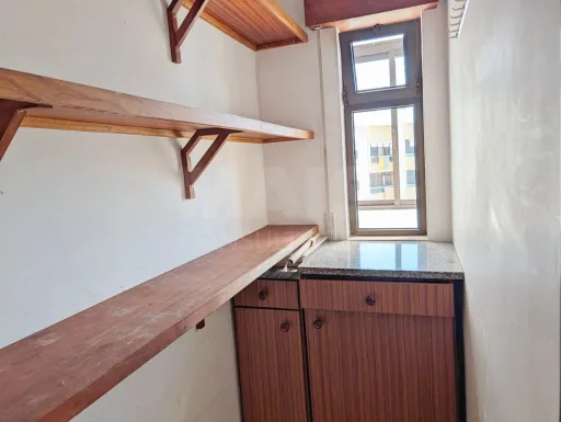 Apartamento T2 com 2 varandas fechadas e Prédio com Elevador – Varzinha, Setúbal