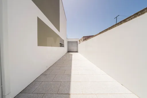 Exclusiva Moradia T4 Moderna com Conforto e Elegância Perto das Praias de Peniche