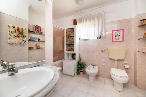 Apartamento T2 com Varanda e Arrecadação em Agualva Cacem - Sintra