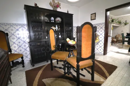 Moradia Térrea T2+1 com Garagem, sótão e terreno com 500 m2 em Vale Mansos, Coruche
