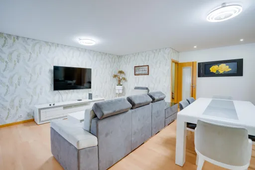 Apartamento T3 Mobiliado | Famões - Urb. Courela dos Fornos