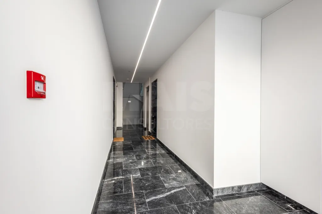 Apartamento T3 Novo com garagem -- Santa Bárbara