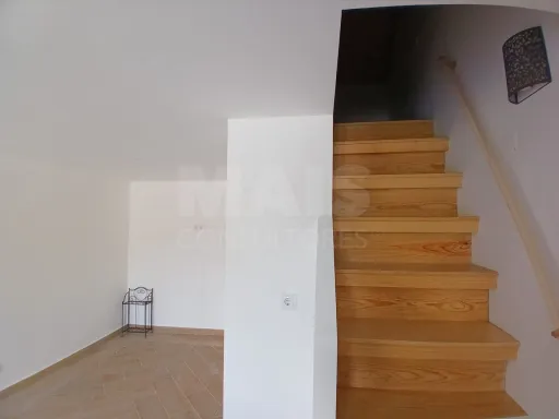 Moradia Totalmente Renovada com Logradouro e Churrasqueira | Refúgio de Tranquilidade a 15 Minutos de Alenquer