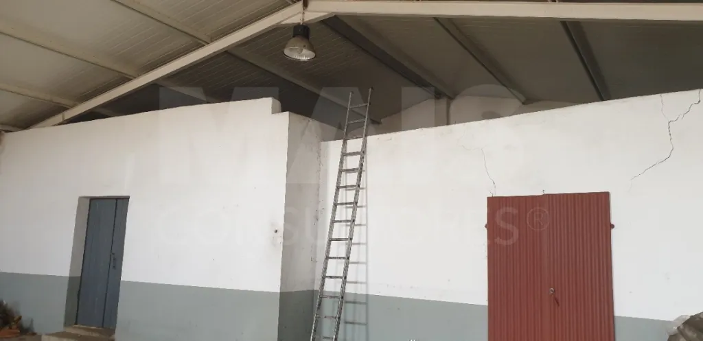 Moradia V 4 + Armazém + Casa Térrea de 45m2 em CASAIS ROMEIROS Santarém