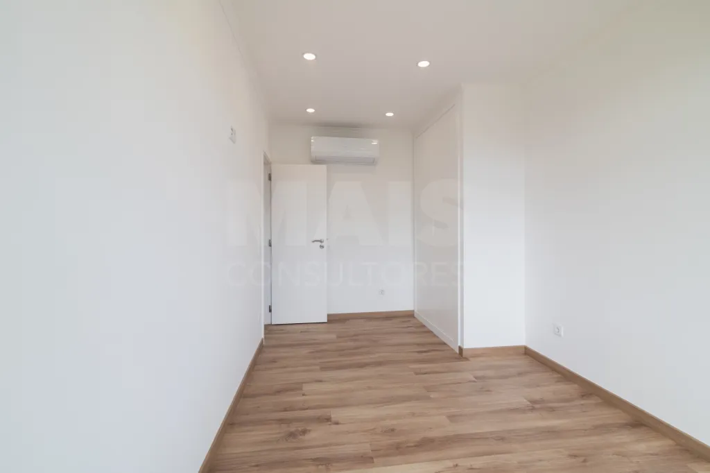 Moradia Isolada T4 Renovada — Abuxarda / Alvide, Cascais