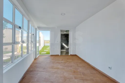 Renovated Single-Storey House - With Two Magnificent Outdoor Spaces