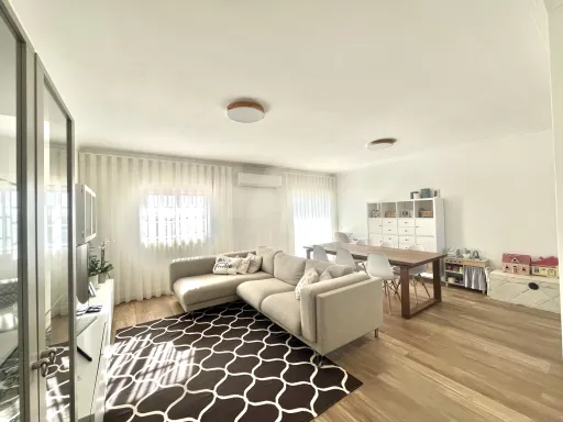 Apartamento T3 totalmente remodelado em Samora Correia