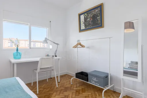 T3 + 1 totalmente remodelado com arrecadação