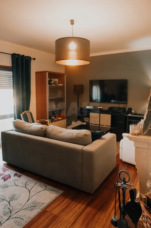 Apartamento T2 com Sótão, T1 na Cave e Potencial de Rentabilidade