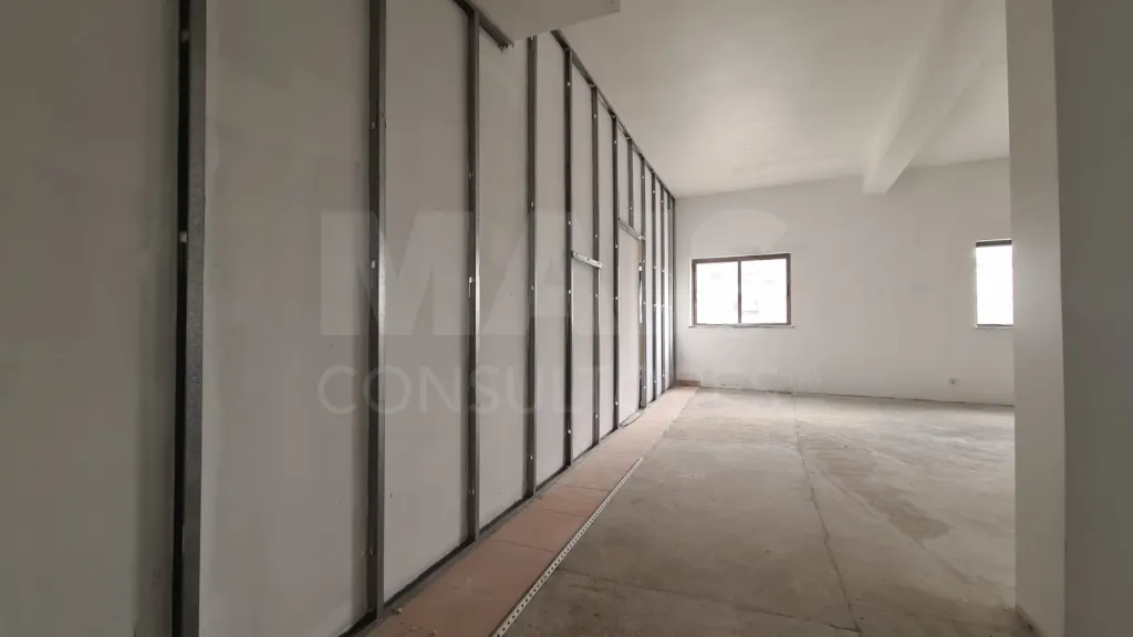 Loja para Transformação em Apartamento T3+1
