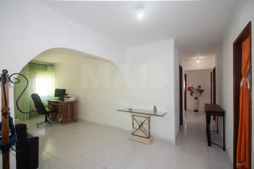 3 bedroom apartment in Carregado with generous areas