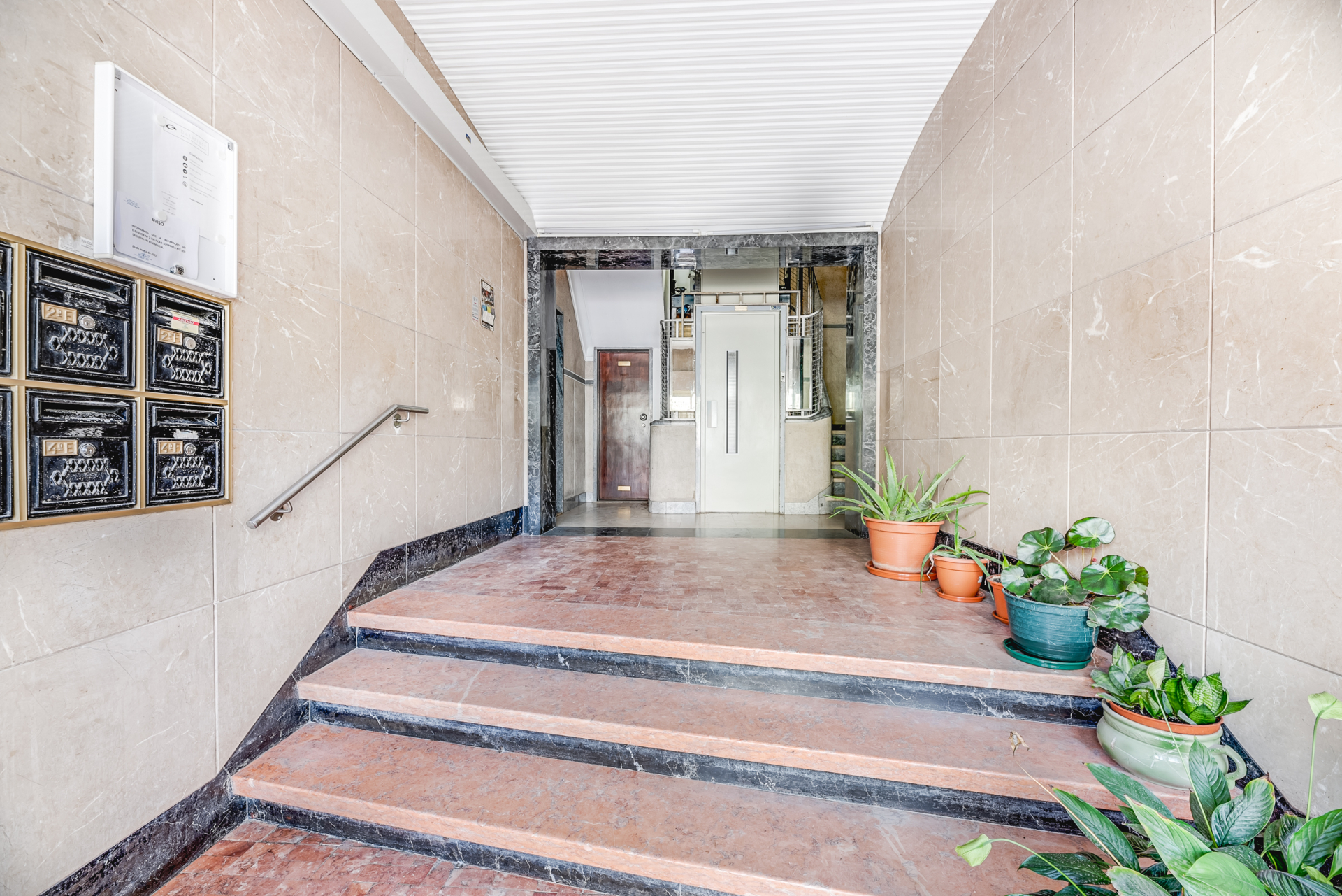 Apartamento para Remodelar no Bairro de Santos