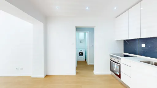 Magnificent T1+1 Refurbished -Mina - AMADORA