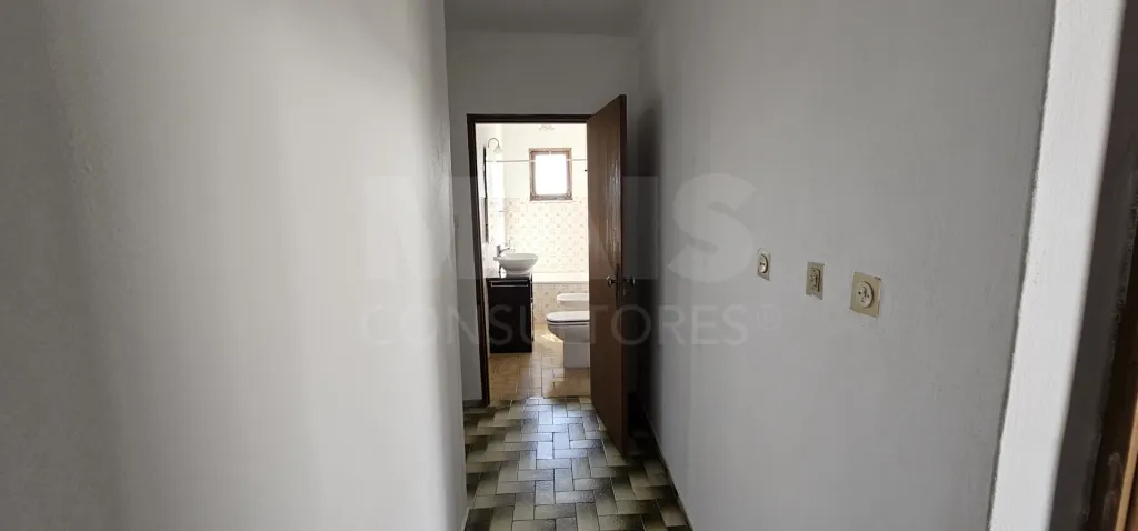 Moradia 2 Pisos centro Peroviseu c/ Terreno 500m2 e Garagem